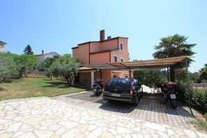 Property grounds - Apartments Susy (16851-A3) - Pula (Pula)