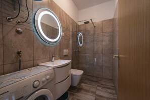 Douche, serviettes fournies