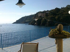 Terrace/patio - Ferienzimmer 'Zimmer am Meer 689' by Interhome (Eolie Lipari)