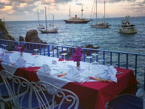 Outdoor banquet area - Ferienzimmer 'Zimmer am Meer 689' by Interhome (Eolie Lipari)