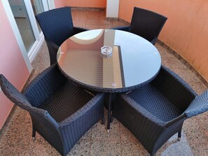 Outdoor dining - Apartments Marich (16856-A1) - Medulin (Medulin)