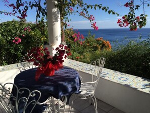 Outdoor dining - Wohnung C by Interhome (Eolie Lipari)