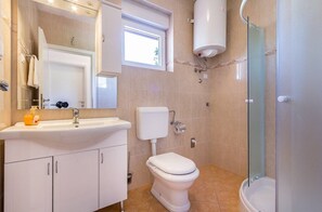 Shower, towels - Apartments Marich (16856-A2) - Medulin (Medulin)