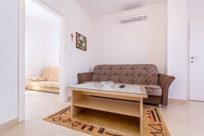 TV - Apartments Marich (16856-A3) - Medulin (Medulin)