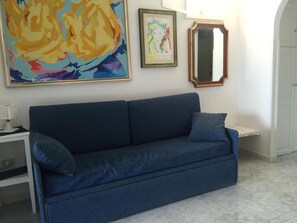 TV - flach D by Interhome (Eolie Lipari)