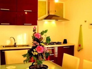 Fridge, oven, cookware/dishes/utensils - Komfortable Ferienwohnung in Strandnähe by Interhome (Castel di Tusa)