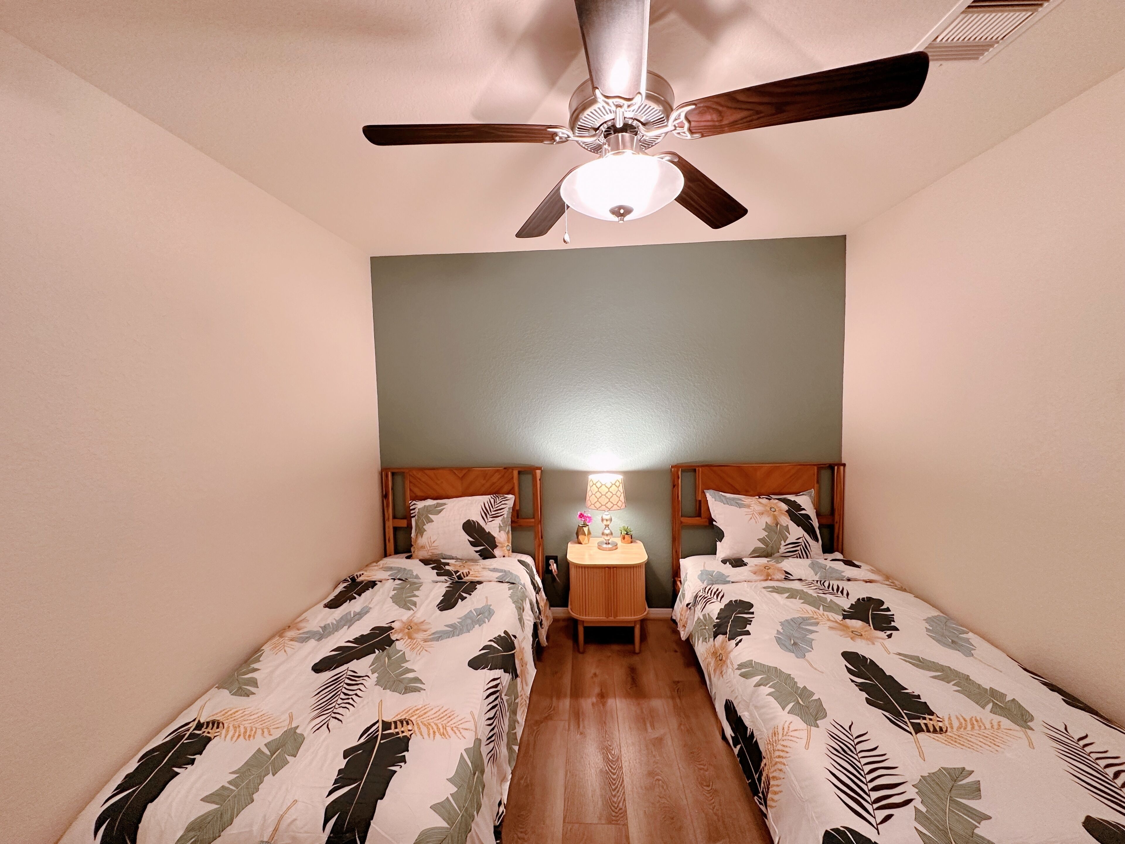 Iron/ironing board, free WiFi, bed sheets