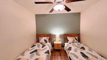 Iron/ironing board, free WiFi, bed sheets