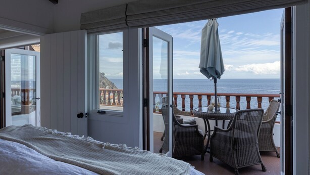 2 habitaciones, tabla de planchar con plancha, cuna de viaje y wifi 