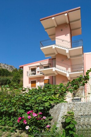 Exterior - in Letojanni mit Terrasse by Interhome (Letojanni)