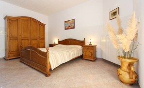 1 bedroom, internet, bed sheets