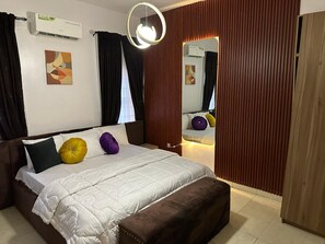 3 bedrooms, iron/ironing board, free WiFi, bed sheets - 3 Bedroom En-Suite, Wi-Fi, Secured, 24/7 Power (Lekki)