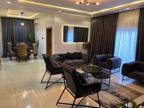 Interior - 3 Bedroom En-Suite, Wi-Fi, Secured, 24/7 Power (Lekki)