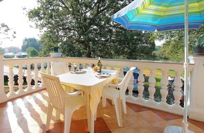 Outdoor dining - Apartments Lili (16871-A5) - Medulin (Medulin)