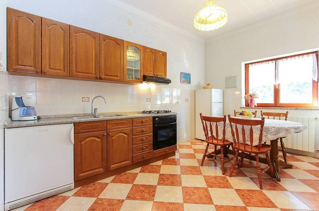 Fridge, stovetop, coffee/tea maker, cookware/dishes/utensils