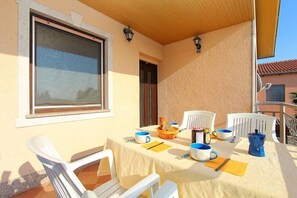 Outdoor dining - Apartment Lili 7 (16872-A1) - Medulin (Medulin)