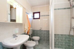 Shower, towels - Apartment Lili 7 (16872-A1) - Medulin (Medulin)
