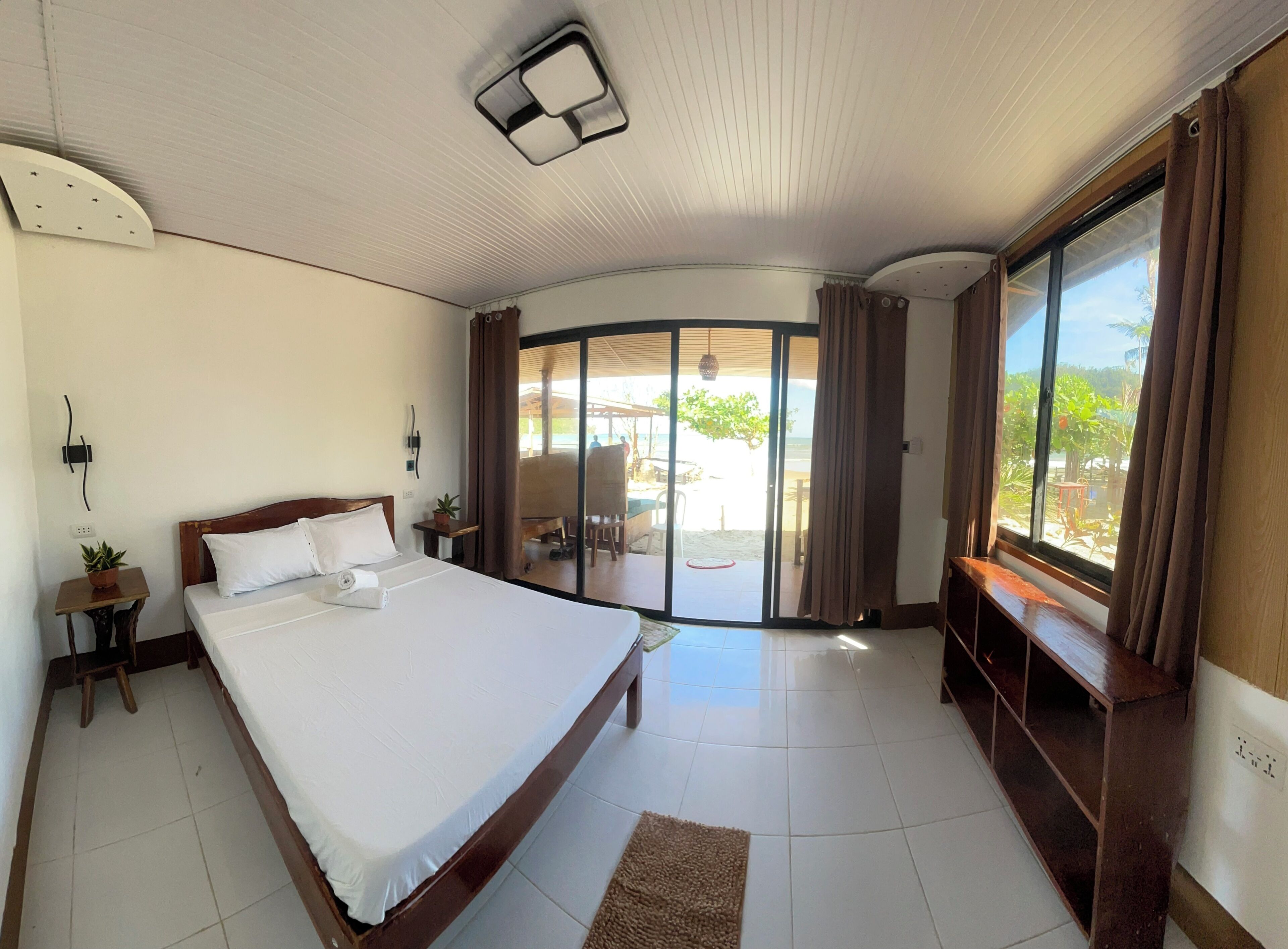 Quarto casal conforto, sacada | Escrivaninha, espaço de trabalho para notebook, Wi-Fi de cortesia