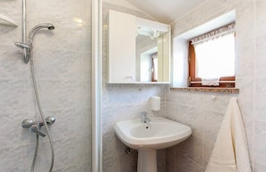 Shower, towels - Apartments Lili (16871-A3) - Medulin (Medulin)