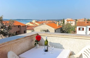 Outdoor dining - Apartments Lili (16871-A3) - Medulin (Medulin)