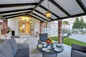 Outdoor dining - Villa Sonja (73537-K1) - Medulin (Medulin)