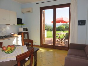 Interior - Zweizimmerwohnung 1 mit Terrasse, Gemeinschaftspool by Interhome (Acireale)