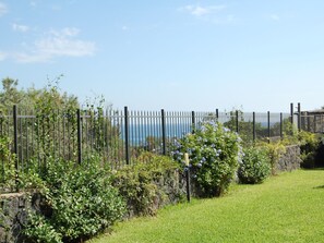 Property grounds - Zweizimmerwohnung 1 mit Terrasse, Gemeinschaftspool by Interhome (Acireale)