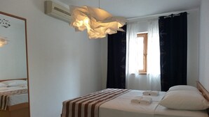 1 quarto, acesso à internet, roupa de cama