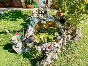 A garden with a pond, rocks, and various plants. - Apartments Barat (73588-A1) - Zminj (Zminj)