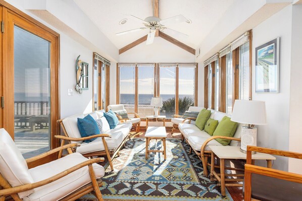 TV - Newly available 7BR/4.5BA oceanfront home! Perfect for families or groups with 2 (Folly Beach)
