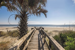 On the beach - Newly available 7BR/4.5BA oceanfront home! Perfect for families or groups with 2 (Folly Beach)