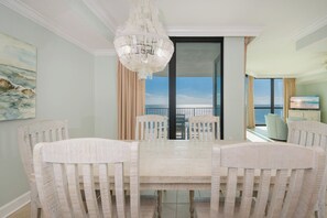 Dining - Phoenix IX 1107  by Brett/Robinson (Orange Beach)