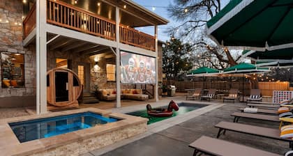 5BR Oasis w Pool, Spa & Fire Pit