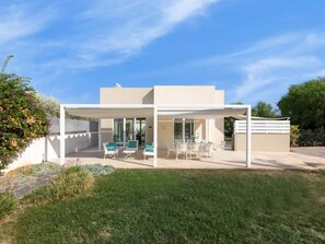 Outdoor dining - 'Villa Luisa' mit Pool by Interhome (Calabernardo)
