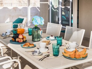 Outdoor dining - 'Villa Luisa' mit Pool by Interhome (Calabernardo)