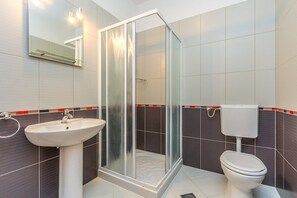 Shower, towels - House Ližnjan (73612-K1) - Liznjan (Liznjan)