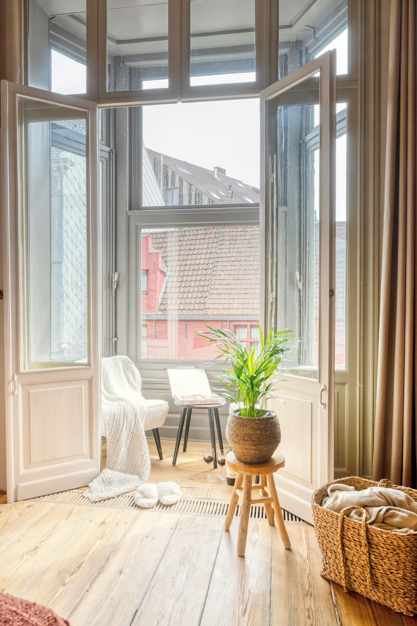 Superior Studio Suite | Living area | 40-inch flat-screen TV with digital channels