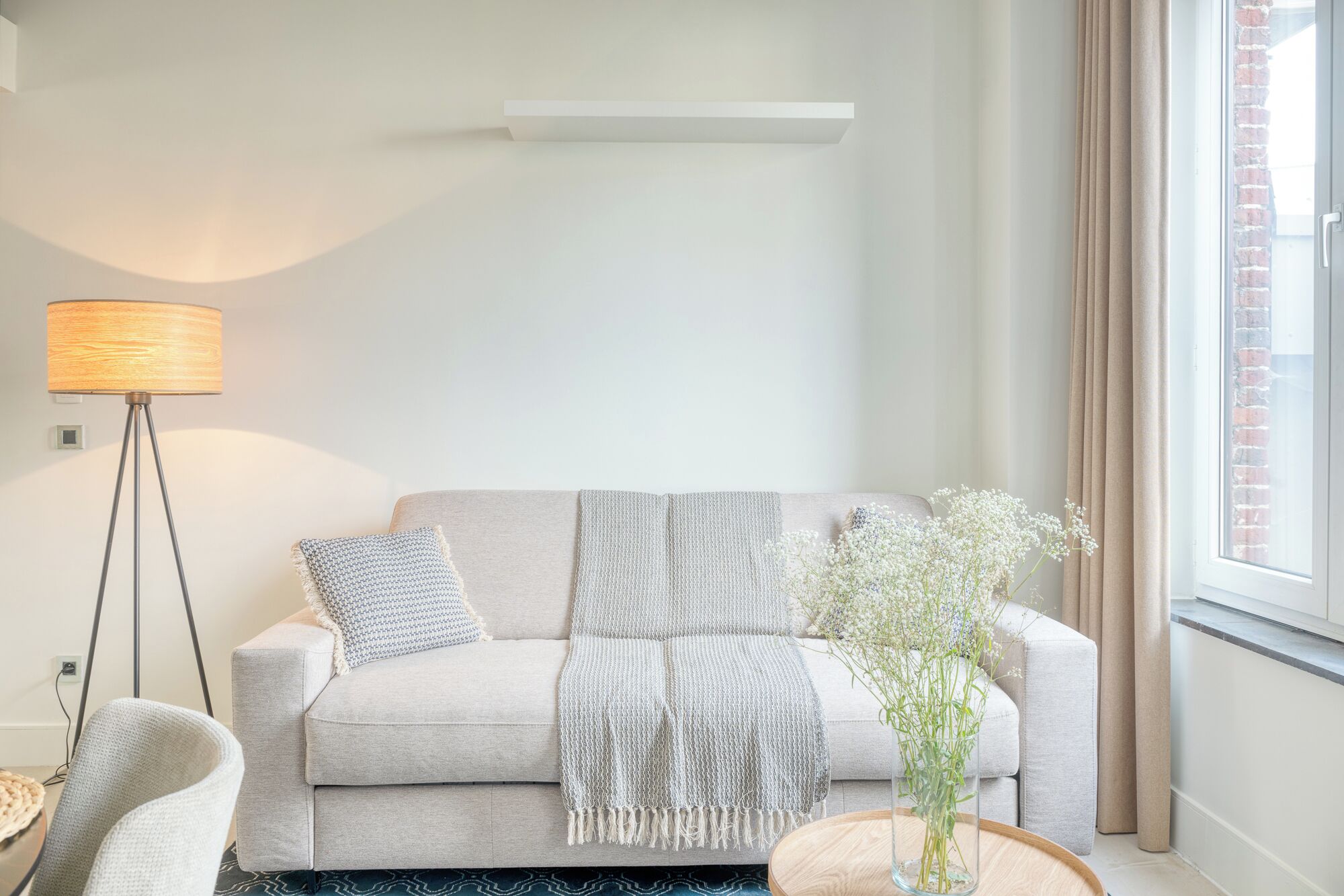 Deluxe-Apartment, 1 Queen-Bett und Schlafsofa | Wohnbereich | 40-Zoll-Flachbildfernseher mit Digitalempfang