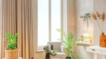 Luxury Apartment, 1 Queen Bed with Sofa bed, Garden View | Living area