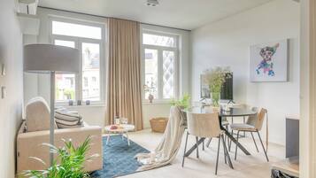 Premier Apartment, 1 Queen Bed with Sofa bed | Living area | 40-inch flat-screen TV with digital channels