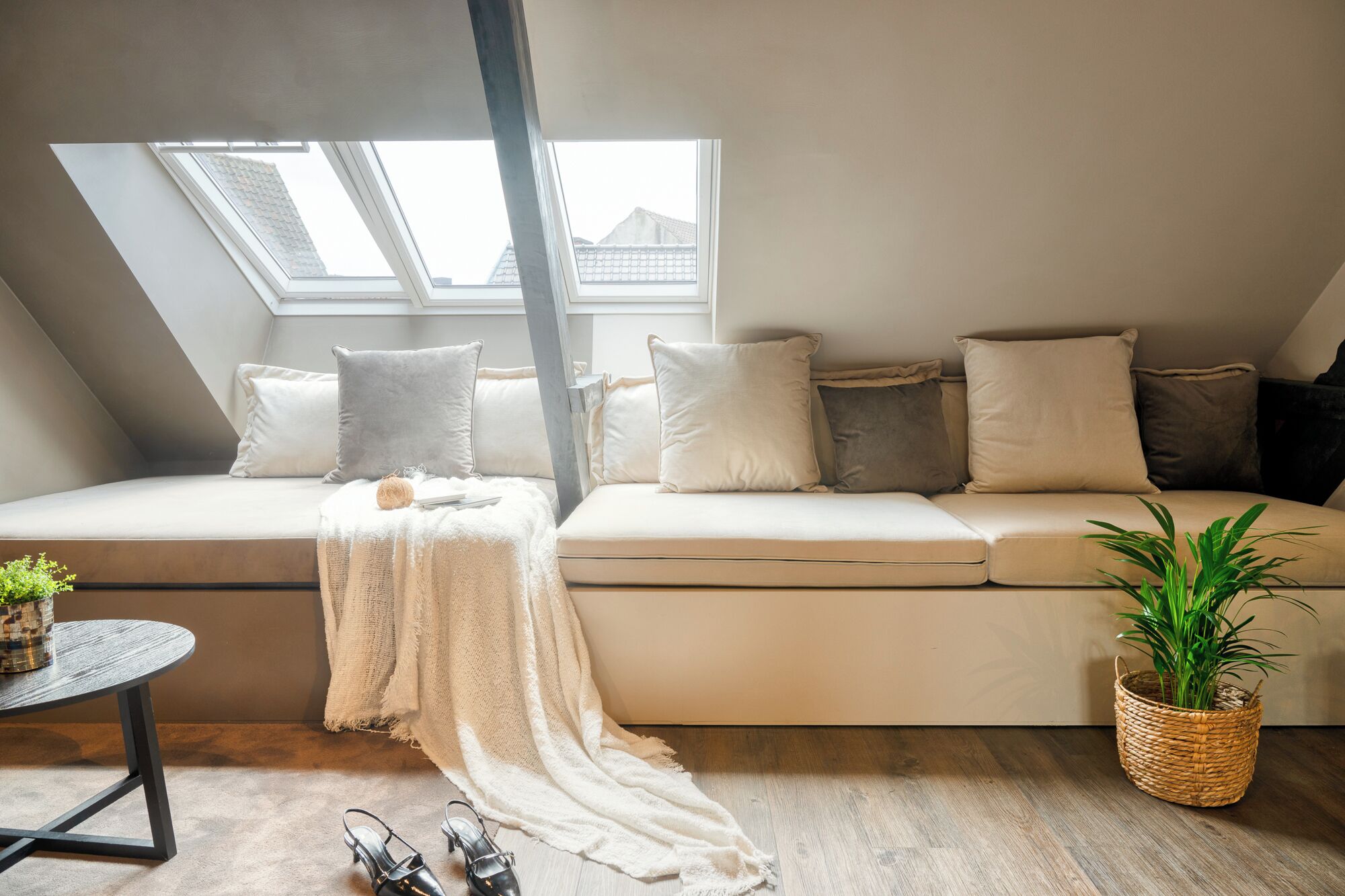 Apartamento premium, 1 cama Queen e sofá-cama, no mezanino | Área de estar | TV de tela plana 40 polegadas com canais digitais