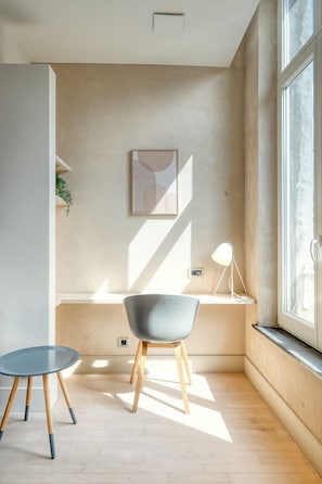 Deluxe Apartment, 1 Queen Bed with Sofa bed | Living area | 40-inch flat-screen TV with digital channels - ROMY Ghent - Brabantdam (Ghent)