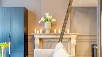 Studio suite, op tussenverdieping | Een laptopwerkplek, verduisterende gordijnen