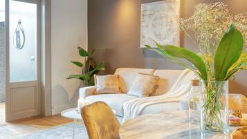 Deluxe Apartment, 1 Queen Bed with Sofa bed, Garden View | Living area