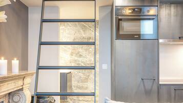 Studio Suite, Mezzanine | Laptop workspace, blackout curtains, iron/ironing board, free WiFi