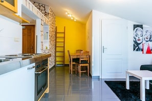 Coffee/tea maker, fridge, stovetop, cookware/dishes/utensils - Apartment Kapovica (73617-A2) - Medulin (Medulin)