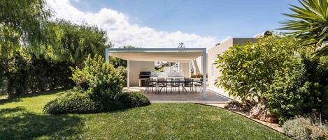 屋外ダイニングエリア