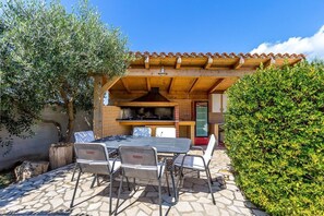 Outdoor dining - Apartments Winny (73623-A1) - Banjole (Banjole)