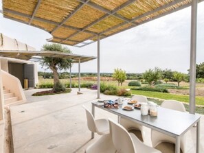 Outdoor dining - Villa Vendicari Senior Parkplatz, Schwimmbad. by Interhome (Calabernardo)