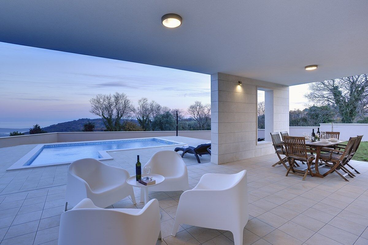 屋外ダイニングエリア